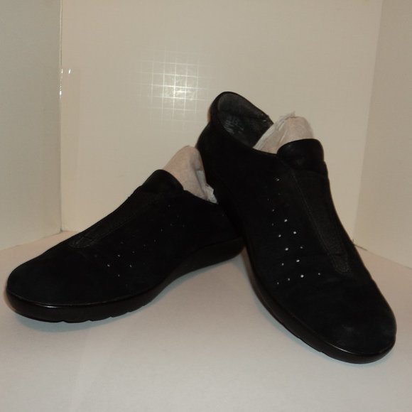 Clarks Women's Size 11 Shoes Loafers Black Suede Slip On - Picture 1 of 10